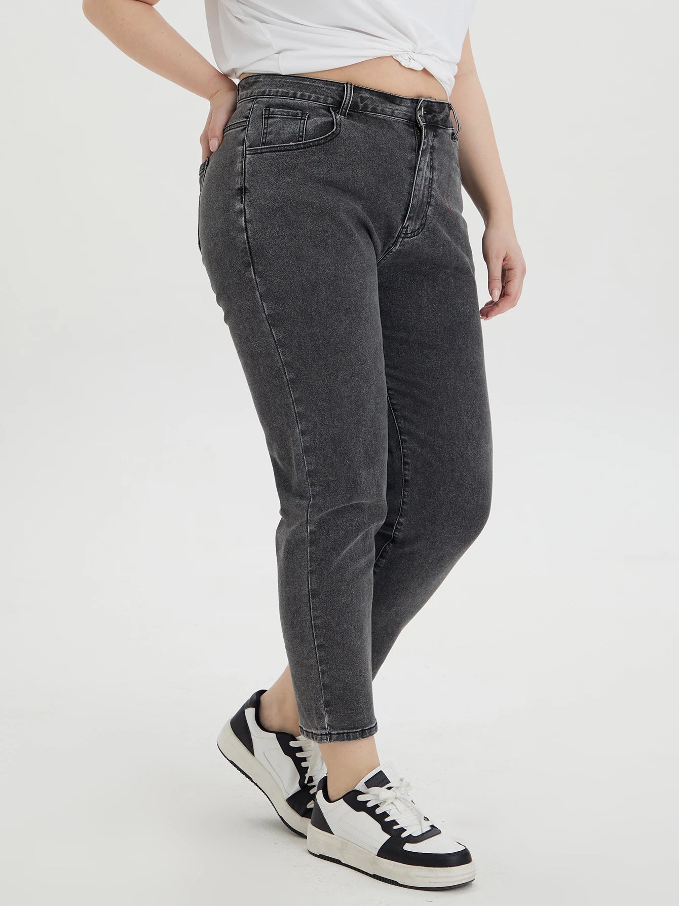 China Manufacturer's Oversize Black High Waist Straight Soft Loose Simple Denim Jeans Pants for Women Summer Washable Solid