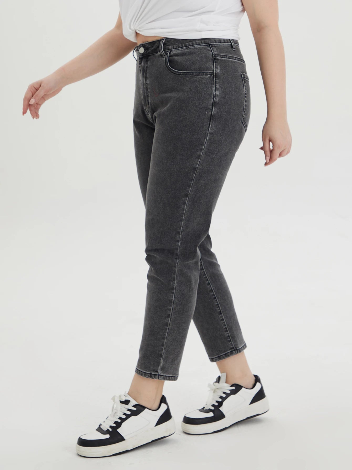China Manufacturer's Oversize Black High Waist Straight Soft Loose Simple Denim Jeans Pants for Women Summer Washable Solid