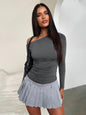 Y2K women's t-shirt 2025 new diagonal neck off-the-shoulder long-sleeved knitted sweater summer high-end hot girl top women's design sense